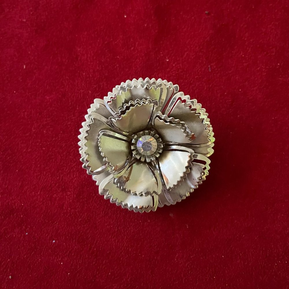 2 – Vintage Silver-Tone Floral Pins - Picture 4 of 8